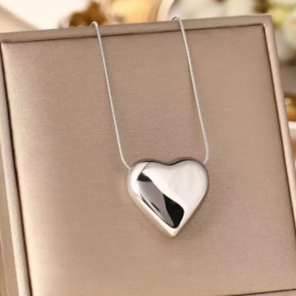 Elegant Sterling Silver 1 Inch Heart Pendant Necklace - Picture 4 of 4